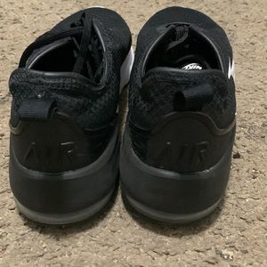 Nike air shoes black